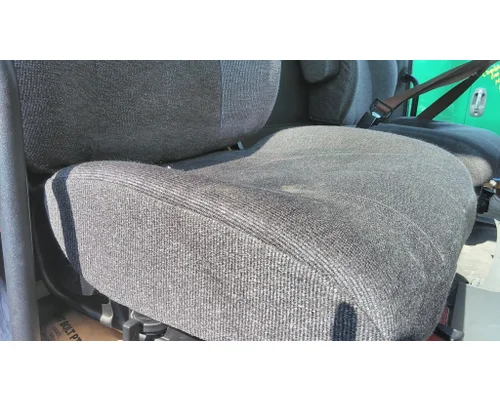 PETERBILT 579 SEAT, FRONT