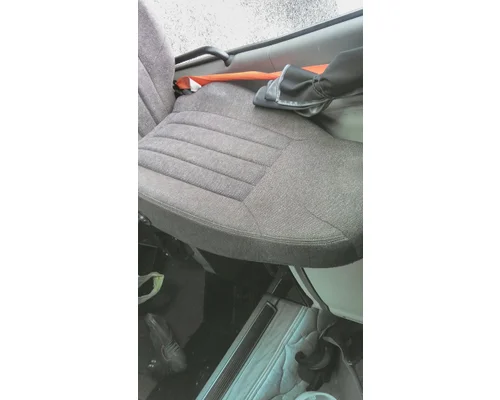 PETERBILT 579 SEAT, FRONT