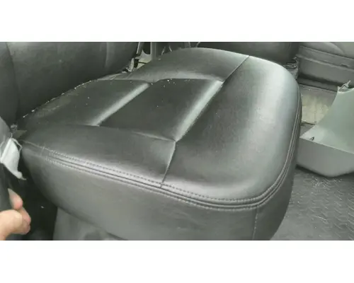 PETERBILT 579 SEAT, FRONT