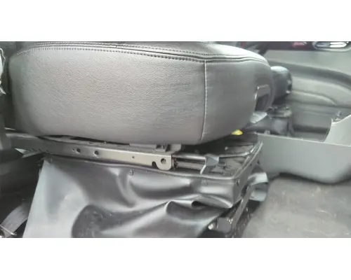 PETERBILT 579 SEAT, FRONT