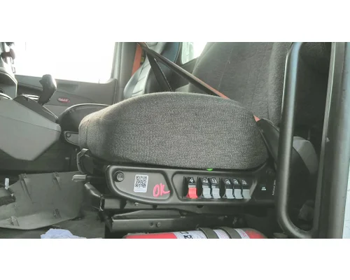 PETERBILT 579 SEAT, FRONT