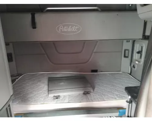 PETERBILT 579 SLEEPER BUNK