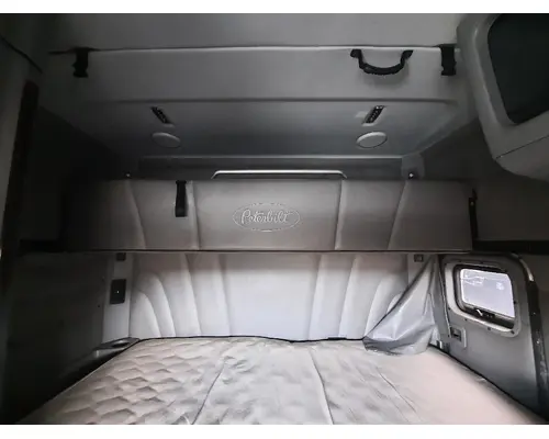 PETERBILT 579 SLEEPER BUNK