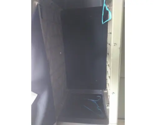 PETERBILT 579 SLEEPER CLOSET