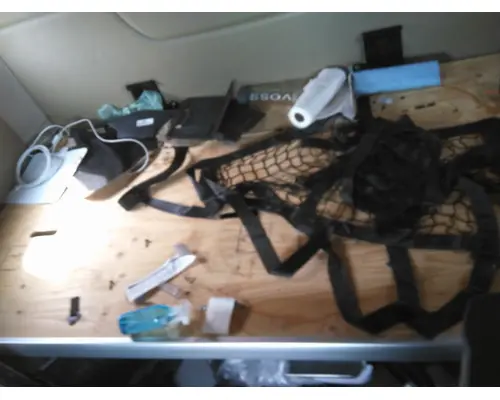 PETERBILT 579 SLEEPER CLOSET