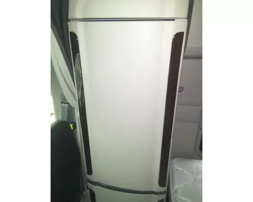PETERBILT 579 SLEEPER CLOSET