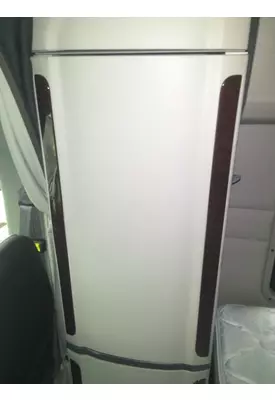 PETERBILT 579 SLEEPER CLOSET