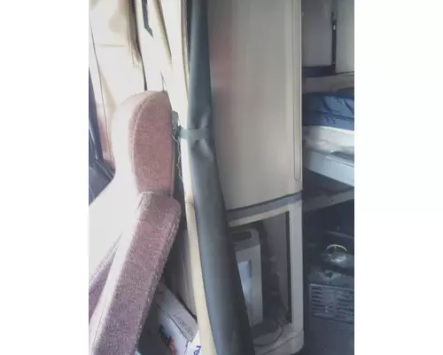 PETERBILT 579 SLEEPER CLOSET