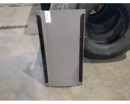 PETERBILT 579 SLEEPER CLOSET