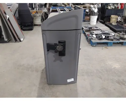 PETERBILT 579 SLEEPER CLOSET