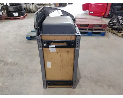PETERBILT 579 SLEEPER CLOSET