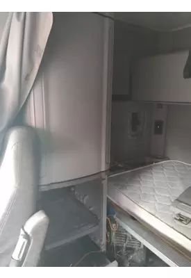 PETERBILT 579 SLEEPER CLOSET