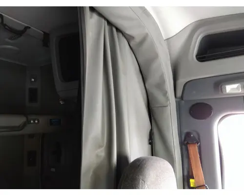 PETERBILT 579 SLEEPER CURTAIN