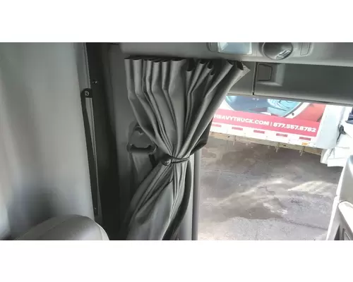 PETERBILT 579 SLEEPER CURTAIN