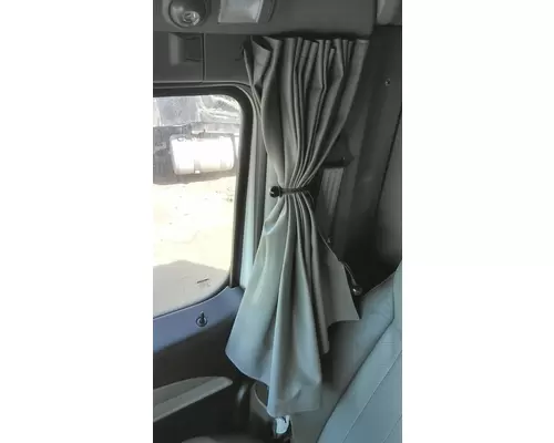 PETERBILT 579 SLEEPER CURTAIN