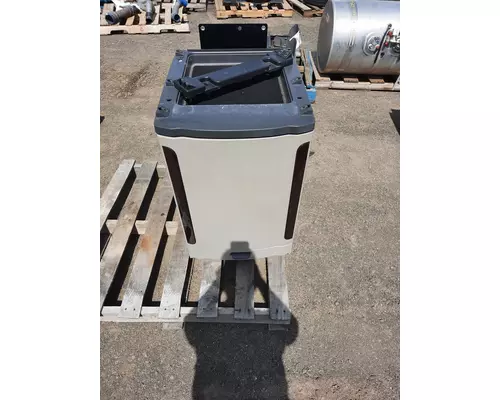 PETERBILT 579 SLEEPER REFRIGERATOR