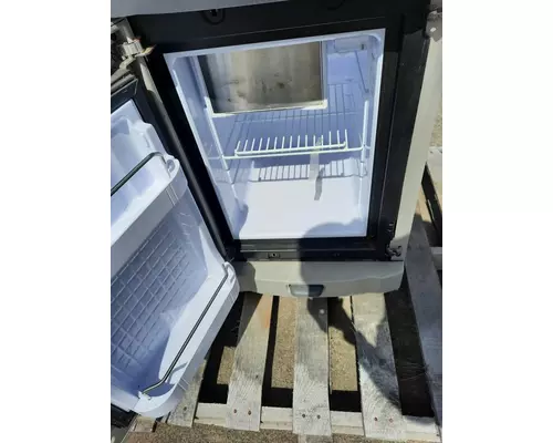 PETERBILT 579 SLEEPER REFRIGERATOR