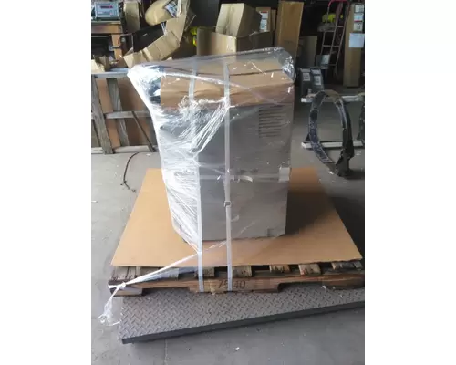 PETERBILT 579 SLEEPER REFRIGERATOR