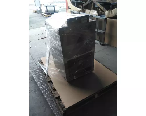 PETERBILT 579 SLEEPER REFRIGERATOR
