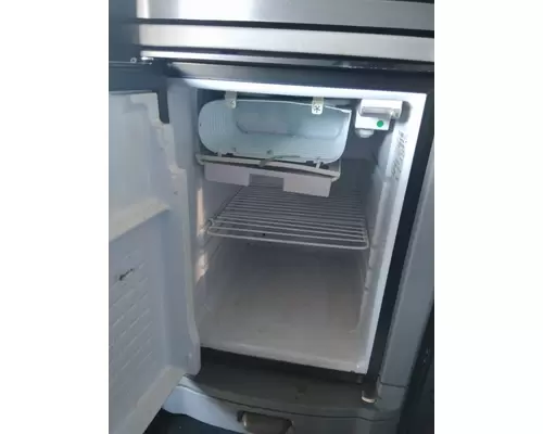PETERBILT 579 SLEEPER REFRIGERATOR