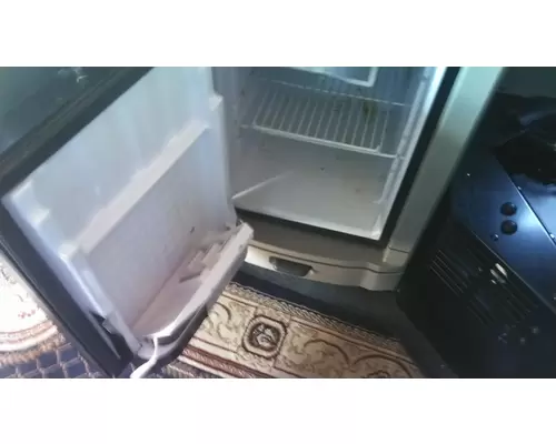 PETERBILT 579 SLEEPER REFRIGERATOR