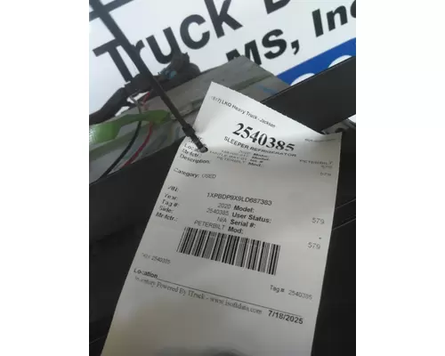 PETERBILT 579 SLEEPER REFRIGERATOR