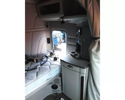 PETERBILT 579 SLEEPER