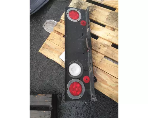 PETERBILT 579 STOP TURN TAIL LAMP