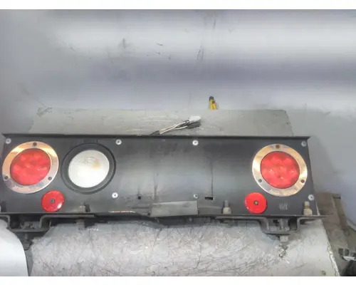 PETERBILT 579 STOP TURN TAIL LAMP