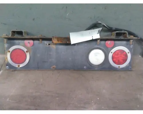 PETERBILT 579 STOP TURN TAIL LAMP
