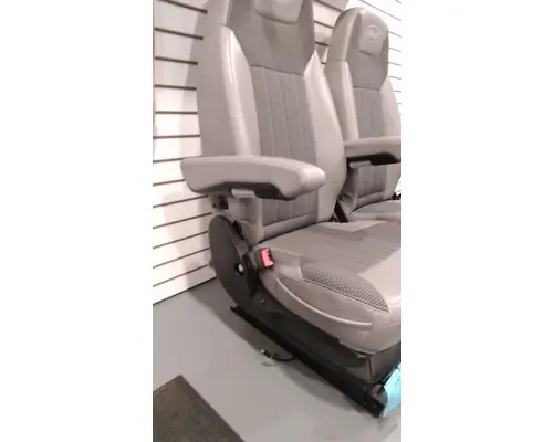 PETERBILT 579 Seat, Front
