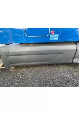 PETERBILT 579 Side Fairing