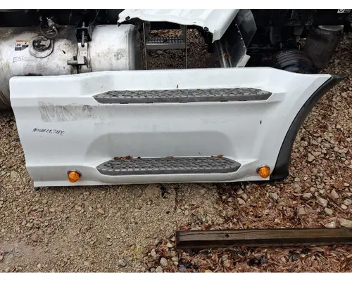 PETERBILT 579 Side Fairing