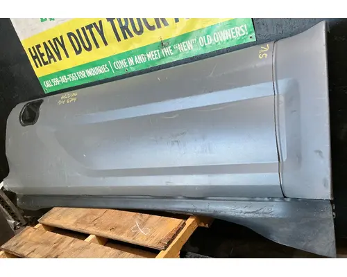 PETERBILT 579 Side Fairing