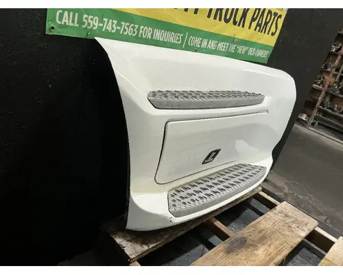 PETERBILT 579 Side Fairing