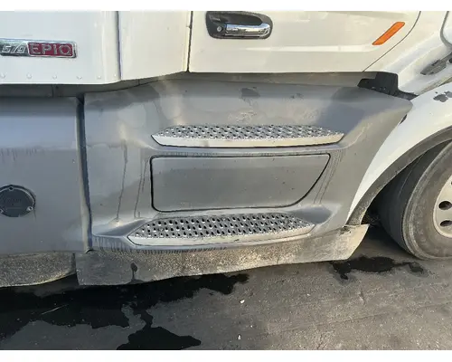 PETERBILT 579 Side Fairing