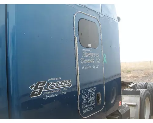 PETERBILT 579 Sleeper Door