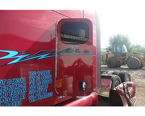 PETERBILT 579 Sleeper Door