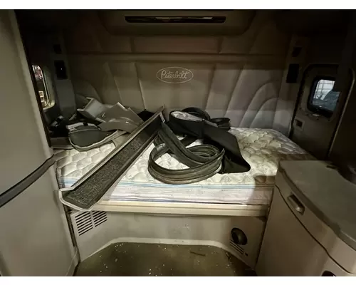 PETERBILT 579 Sleeper