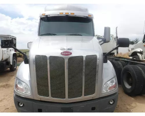 PETERBILT 579 Sun Visor, Exterior