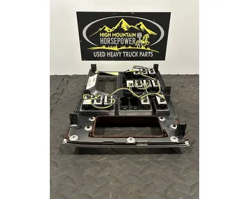 PETERBILT 579 Switch, misc 