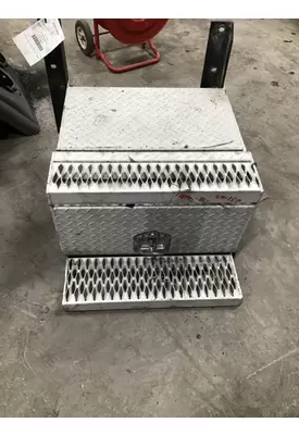 PETERBILT 579 TOOL BOX STEP