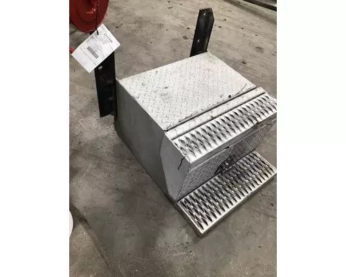 PETERBILT 579 TOOL BOX STEP