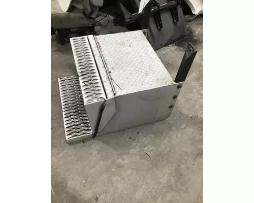 PETERBILT 579 TOOL BOX STEP