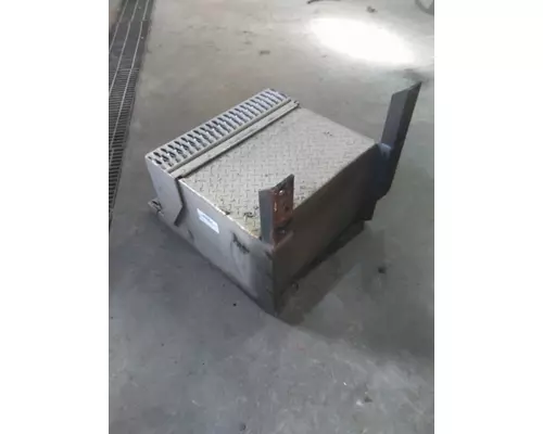 PETERBILT 579 TOOL BOX STEP