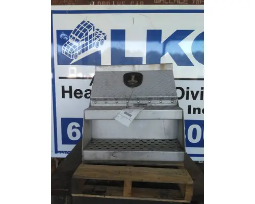 PETERBILT 579 TOOL BOX STEP