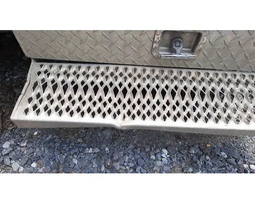 PETERBILT 579 TOOL BOX