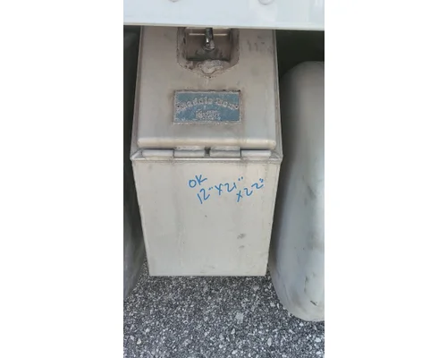 PETERBILT 579 TOOL BOX