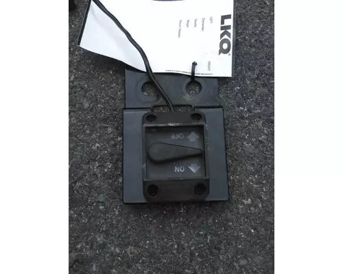 PETERBILT 579 UTILITY LAMP SWITCH