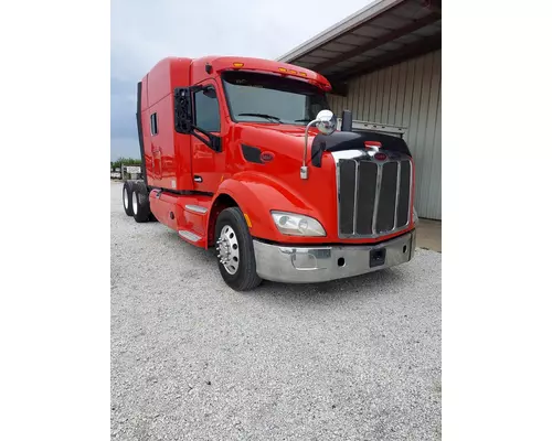 PETERBILT 579 WHOLE TRUCK FOR PARTS